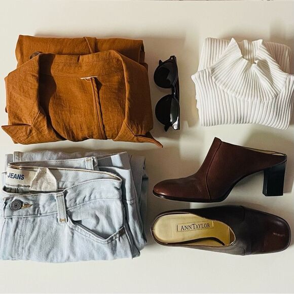 Vintage Y2K Gap Low Rise Light Wash Blue Wide Hemmed Flared Jean 28" Waist GUC - Picture 2 of 15